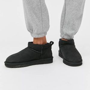 UGG - Classic Ultra-Mini Ankle Boot (LIKE NEW)